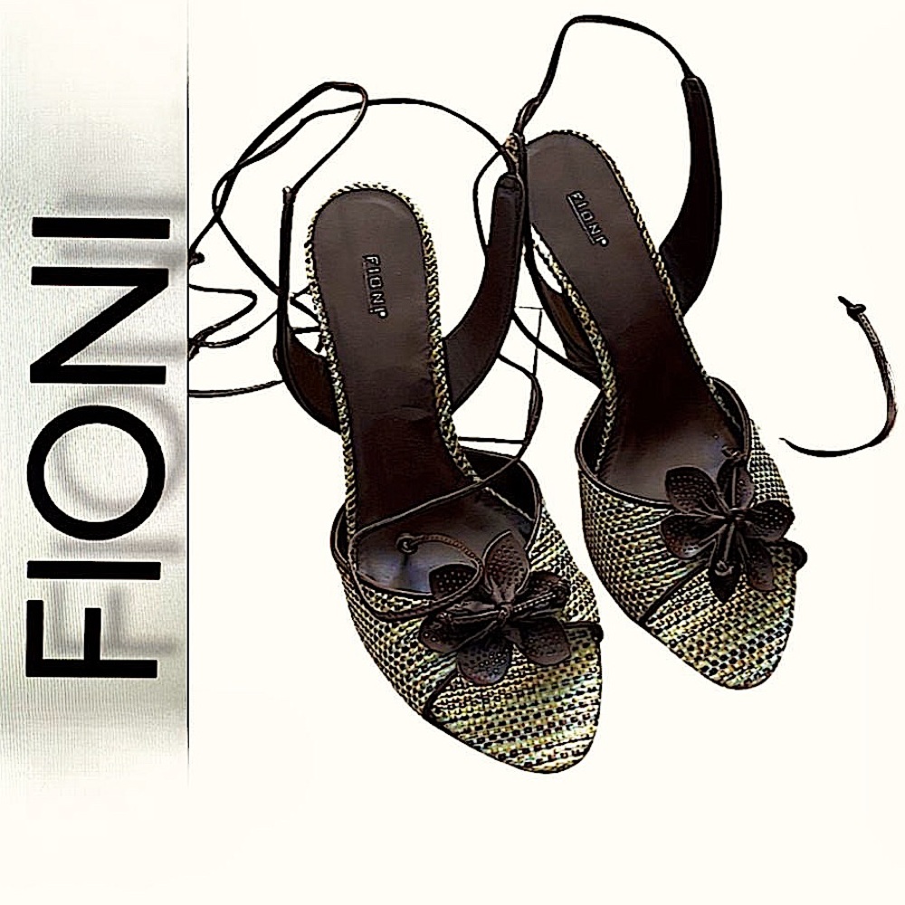 FIONI.NWOT. Fabulous Vegan leather lace up wedge sandals. Mixed woven browns.8.5